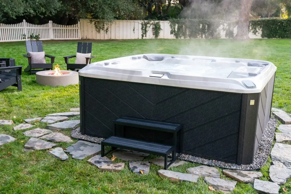 Sundance 880 Series hot tub showing SunStrong frame construction at Blackthorne Spas