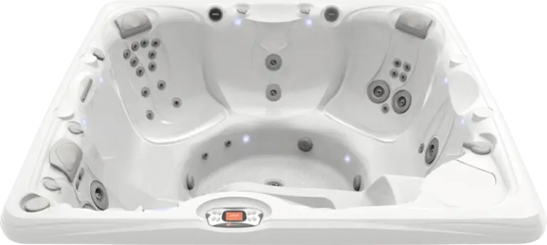 Caldera Makena hot tub in Arctic White shell finish